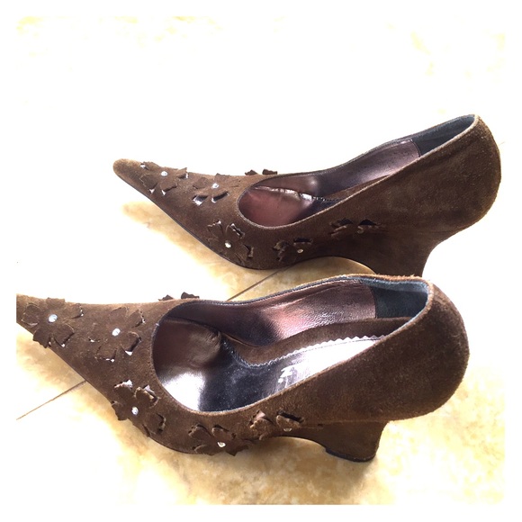 Turkish made brown suede pointed-toe heels - Picture 2 of 3