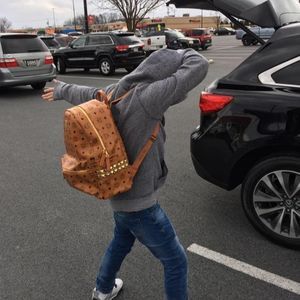 Meet your Posher, Adam