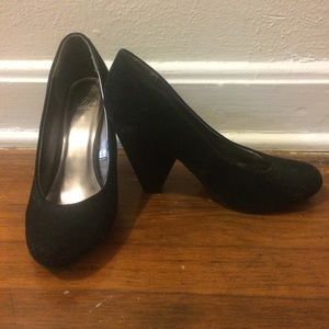 Super pretty nice black heels!