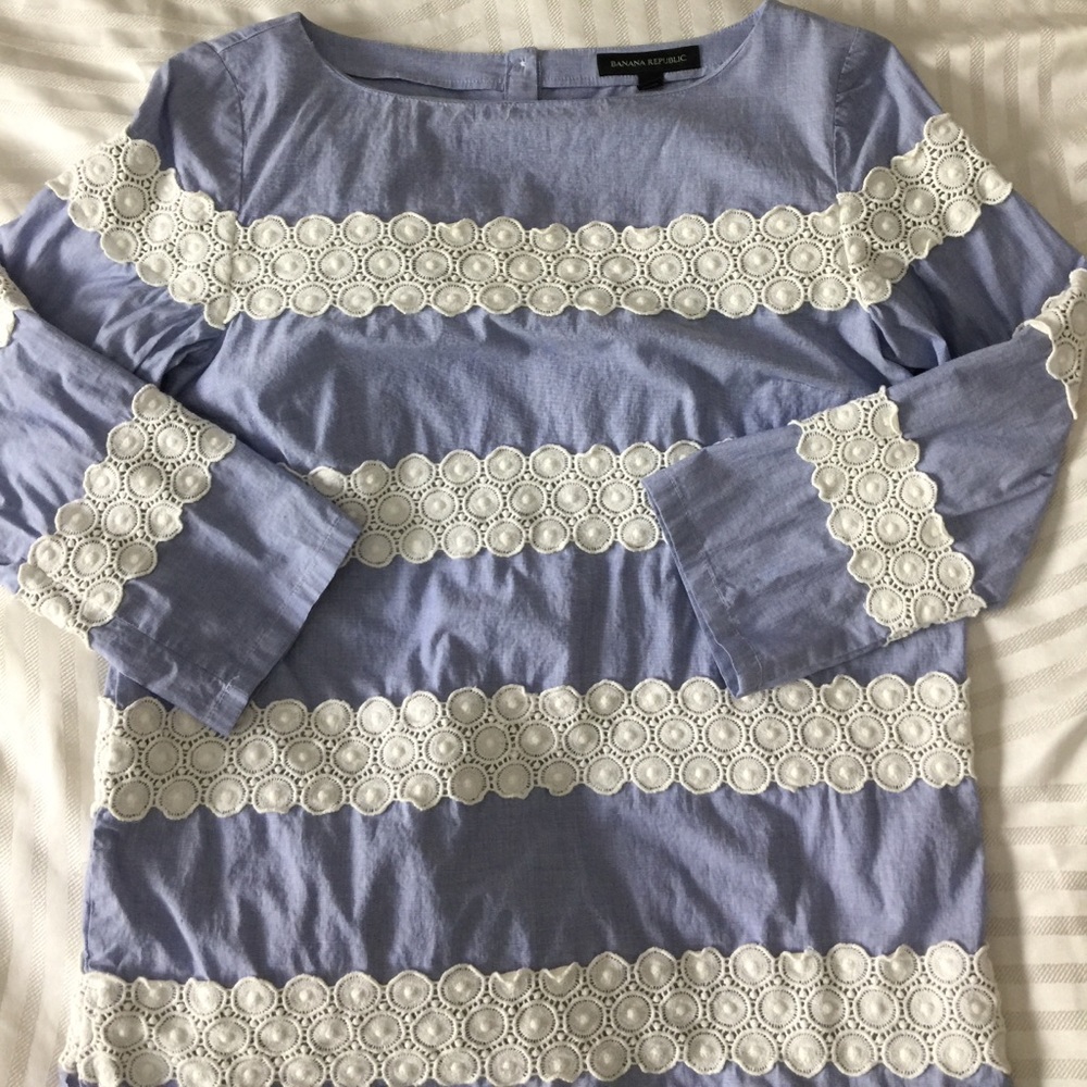 Banana Republic 3/4 sleeve lace detailed shirt