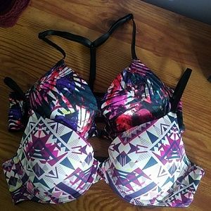 2 Victoria Secret (wear everywear pushup bras)