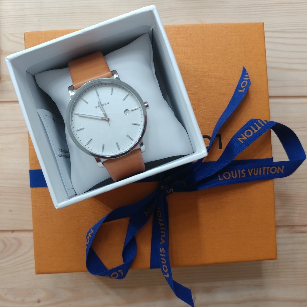 SALE! Skagen Watch - white dial w/ genuine leather