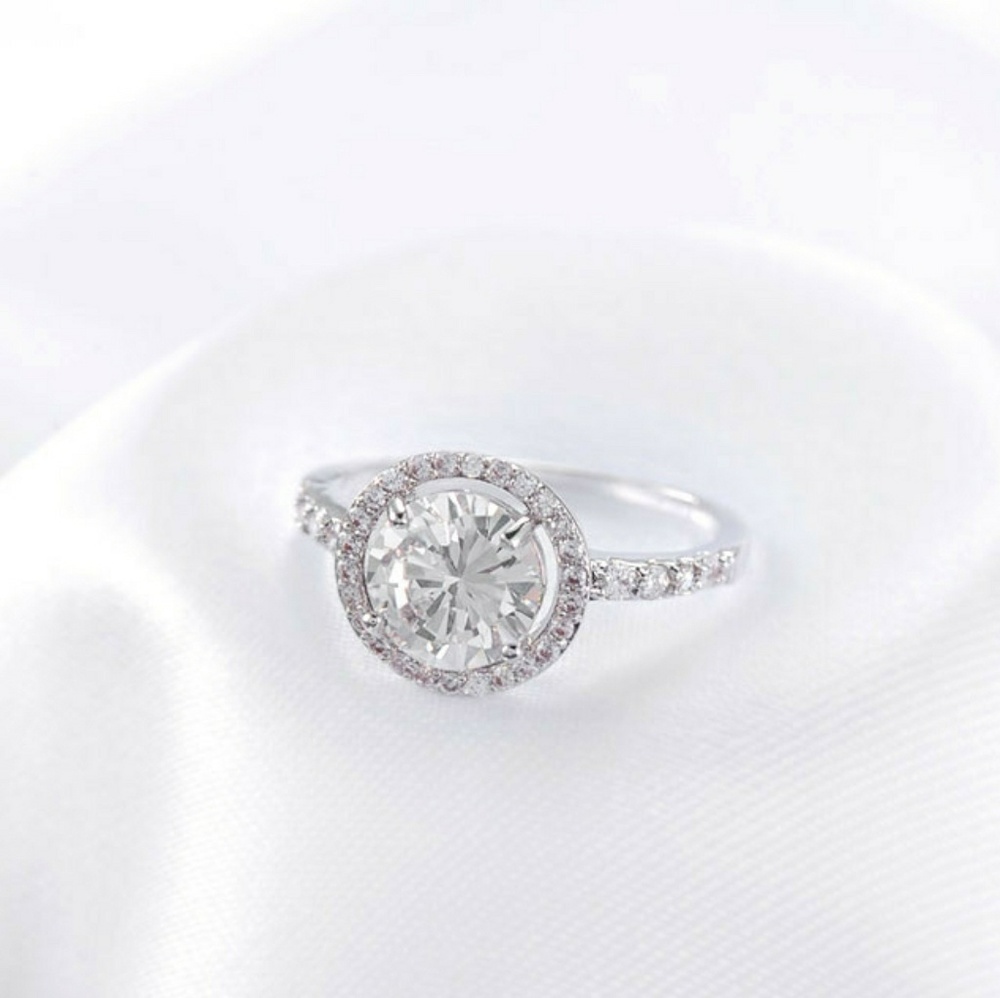 Round Diamond AAA Cz & 18k Platinum Ring - Picture 6 of 8