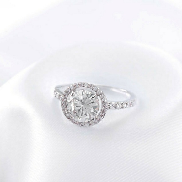 Round Diamond AAA Cz & 18k Platinum Ring - Picture 6 of 8