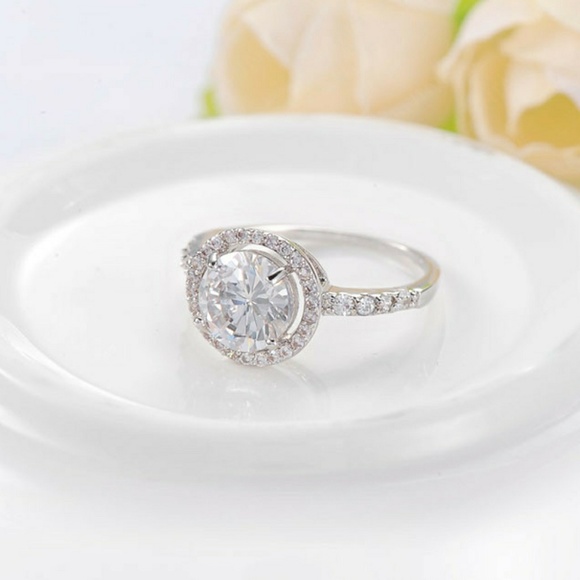 Round Diamond AAA Cz & 18k Platinum Ring - Picture 7 of 8