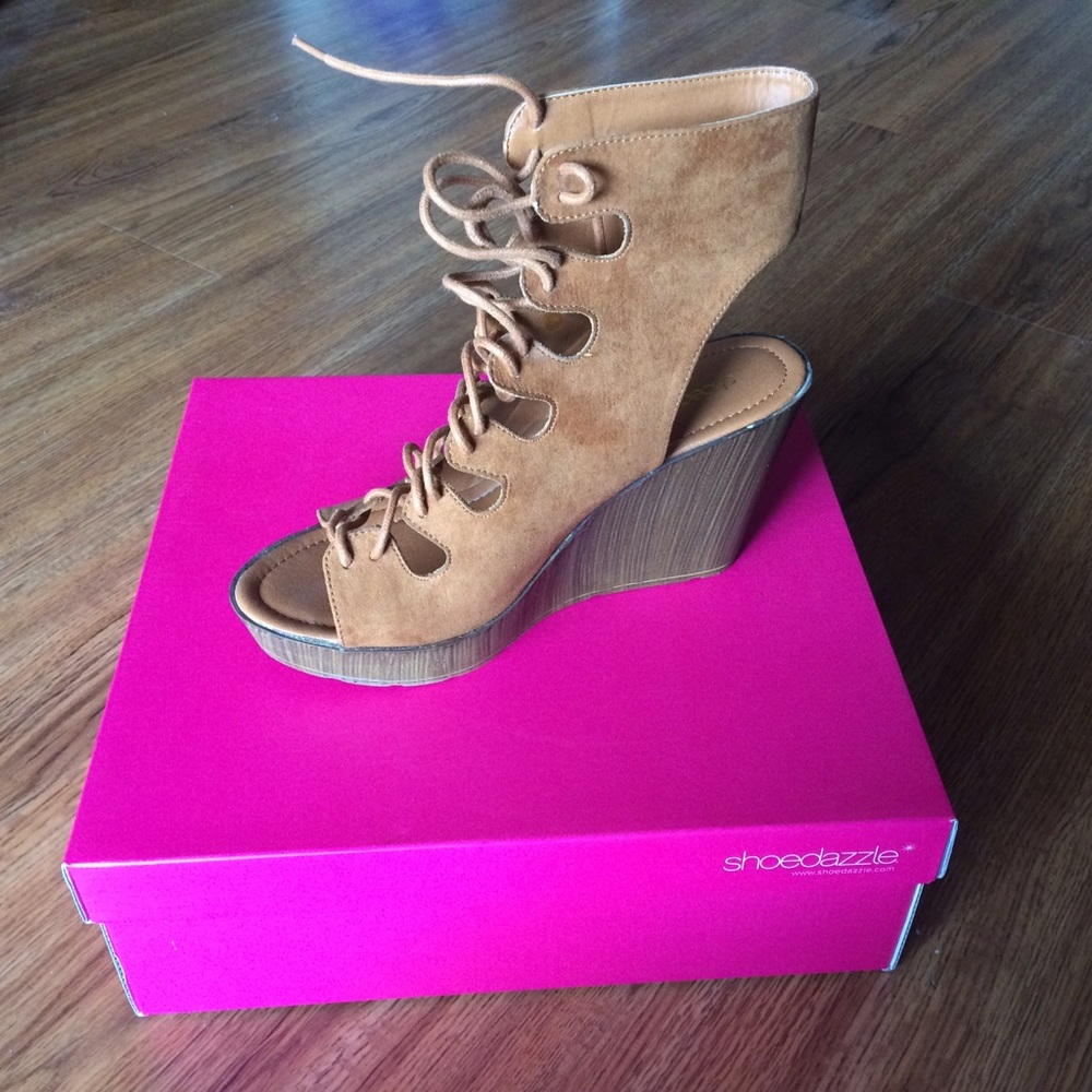 👡 Shoedazzle Rossana wedges in Whiskey