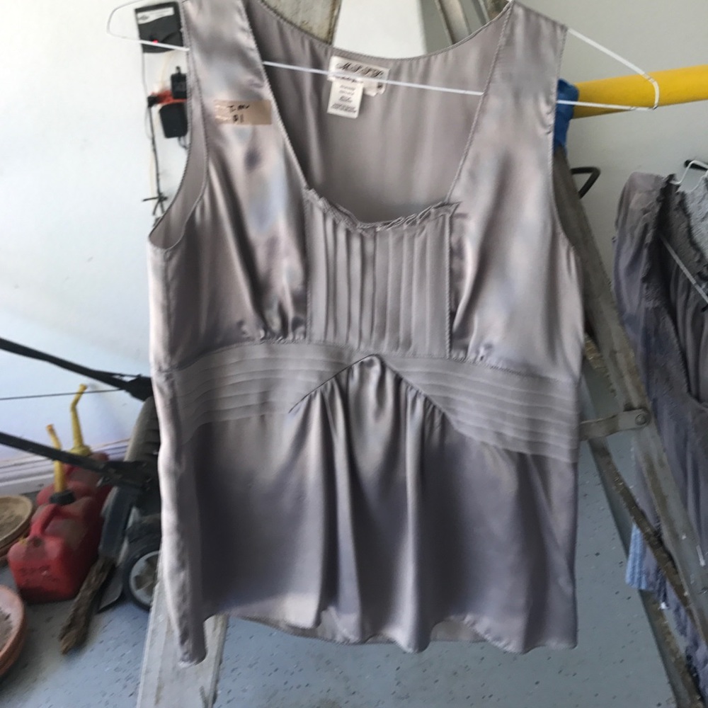 Grey tank