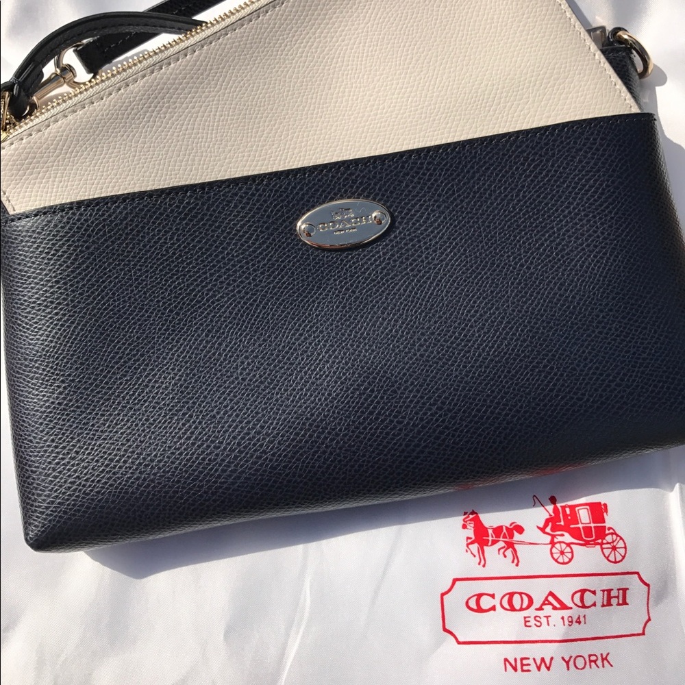 Wrist bag with pocket bag