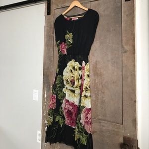 HOST PICK 🎉🎉Beautiful floral dress.