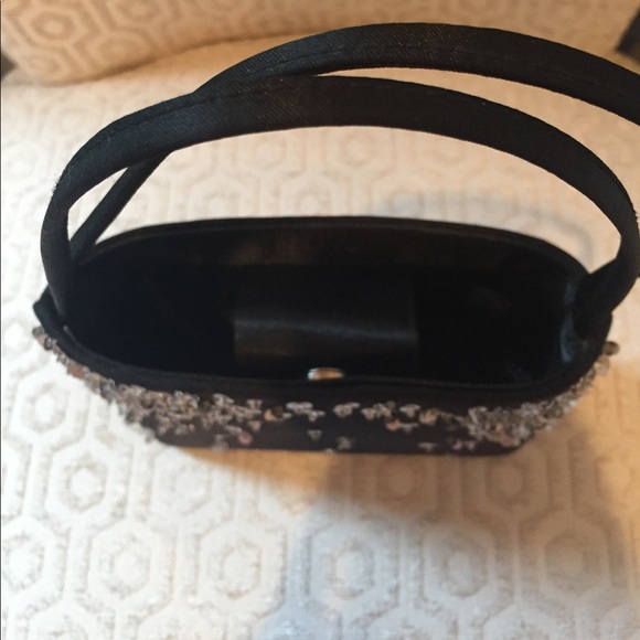 Classic Classy Black evening Bag - Picture 3 of 5