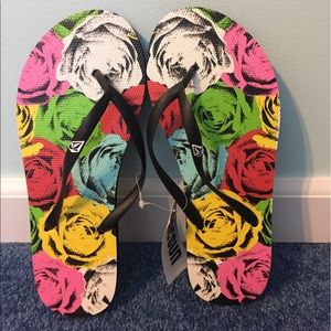 NWT Volcom flip flops