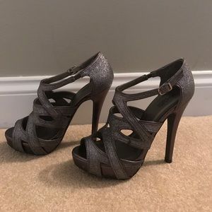 SILVER GLITTER HEELS