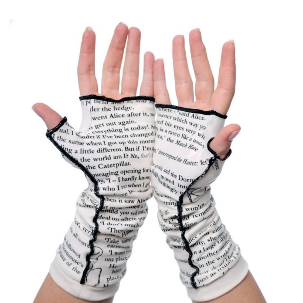 📦MOVING SALE📦 Storiarts Wonderland Gloves