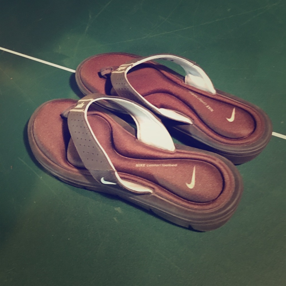 Nike comfort footbed flip flops