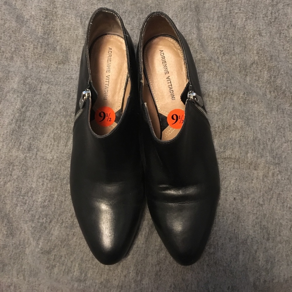 Cute black Adrienne Vittadini shoe boots size 9.5