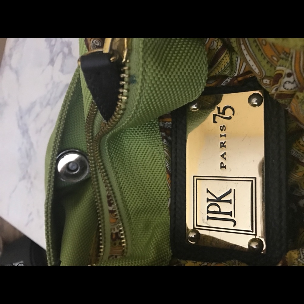 Bright Green Bag with Beautiful Interior! - Picture 4 of 4