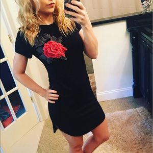 🚨 Price Drop 2 left! Rose Embroidered Dress!