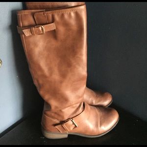 Chestnut boots