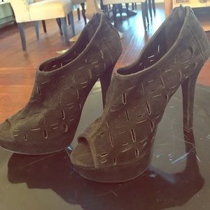 Adorable cut out, black booties with zipper!