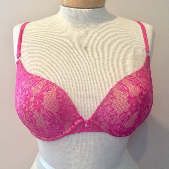 Daisy Fuentes Other - Daisy Fuentes pink lace padded push up bra. 38c