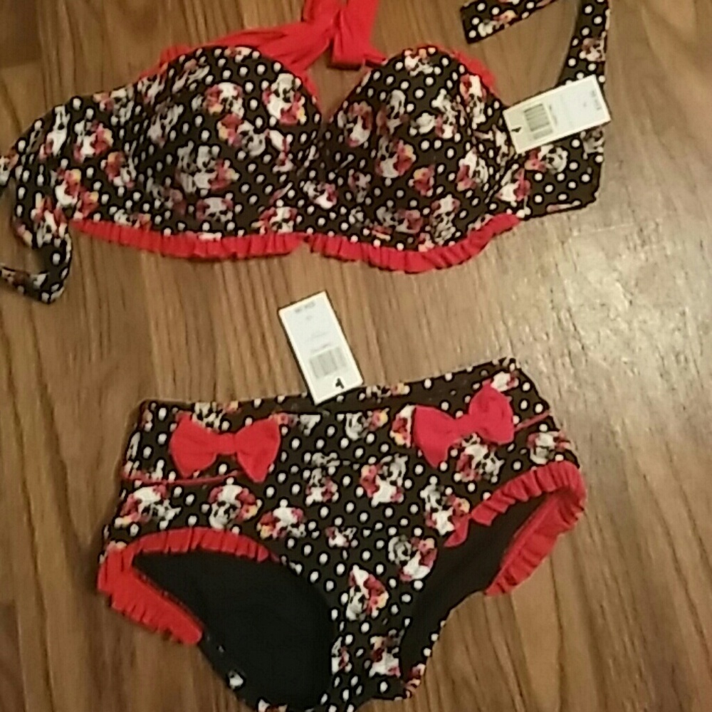 Skull and roses bikini nwt