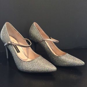 Dana Buchman Glitter Pumps