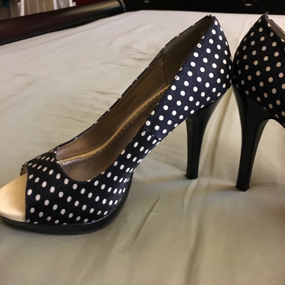 Beautiful Polka dot Rampage pump.