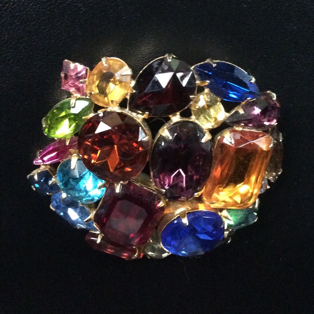 Vintage | 2 1/4" Round Pin