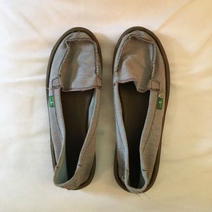 Cute blue Sanuk shoes!