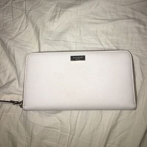 💋CLOSET CLEAR OUT💋Gently Used Kate Spade Wallet
