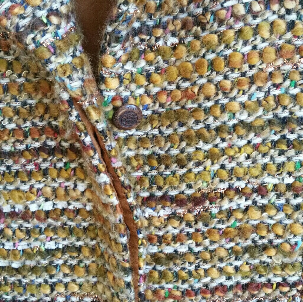 🎉Just Lowered🎉 Chanel Jacket - Picture 4 of 7