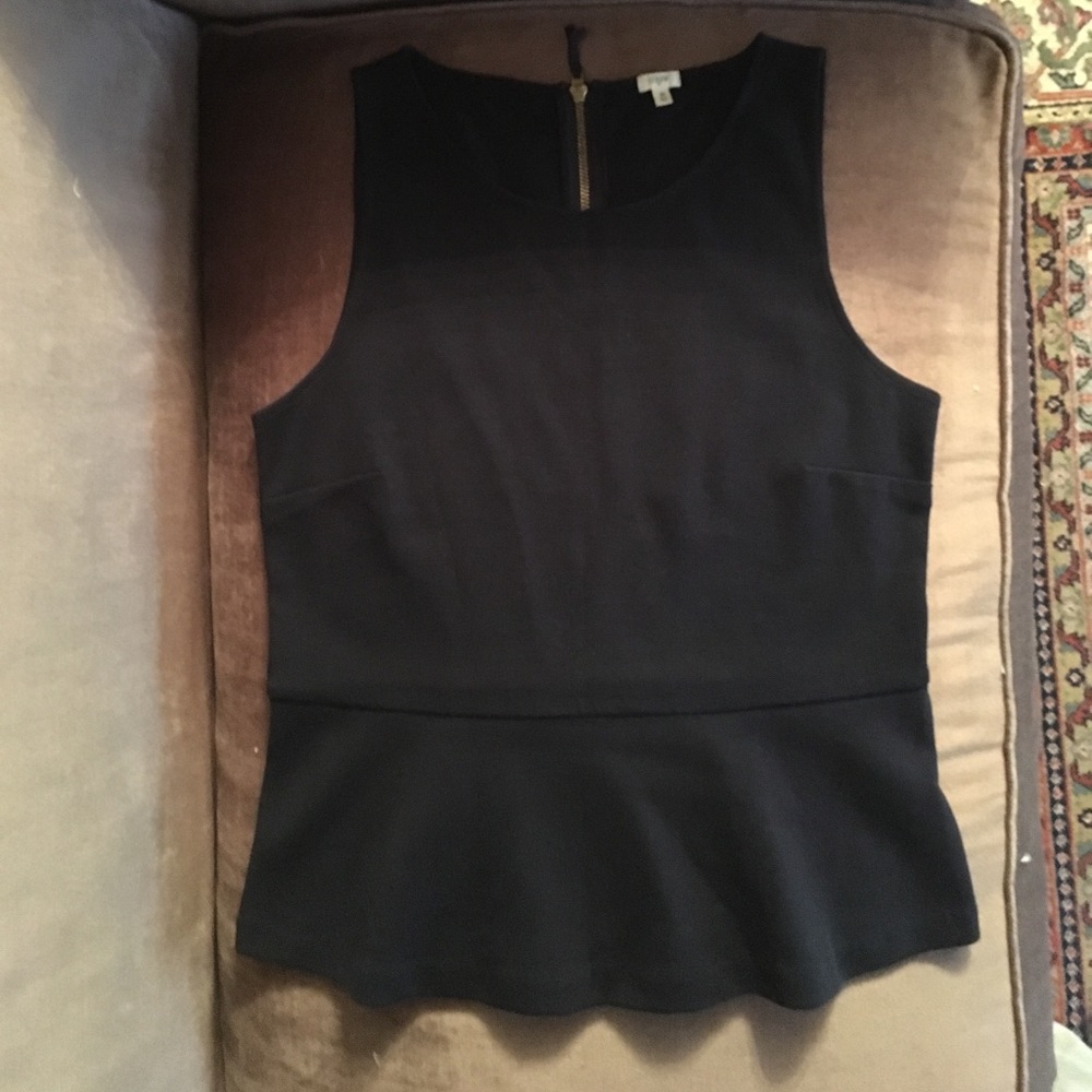 🌞Chic & Timeless & Like New Navy Peplum Top!!