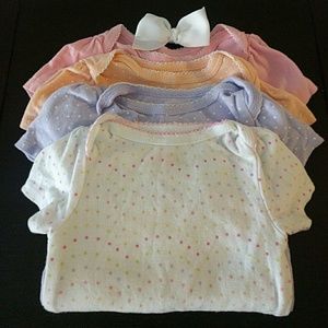 🌈SALE Circo 4 Pack Pastel Onesie Set Size 6-9