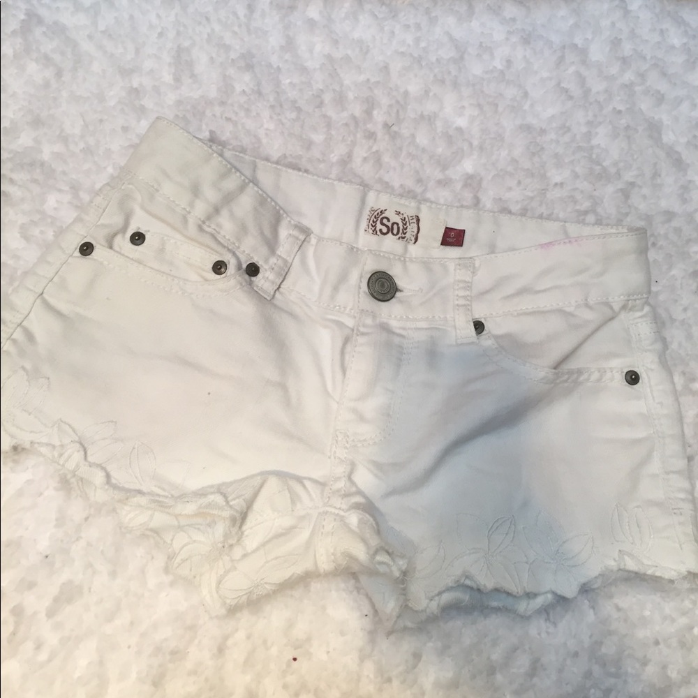 Embellished White Jean-Shorts