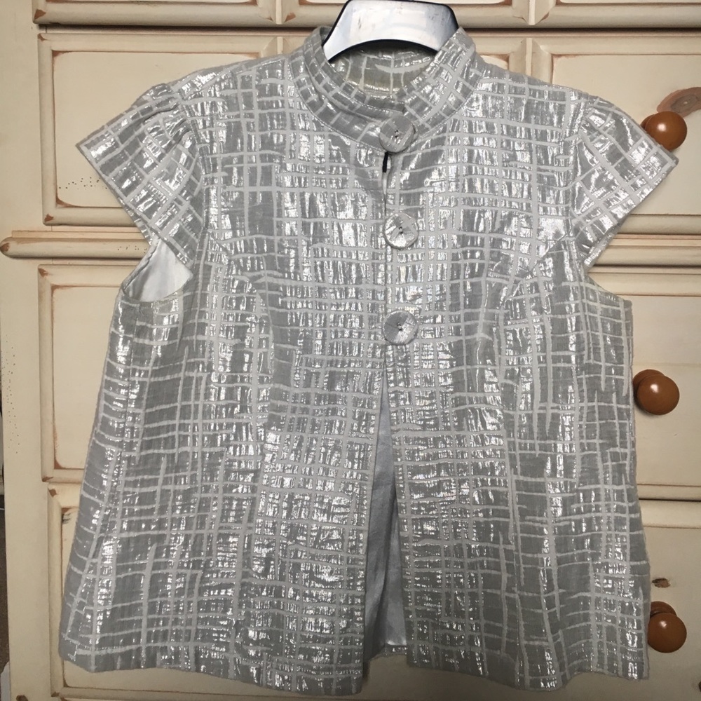 Sleeveless jacket