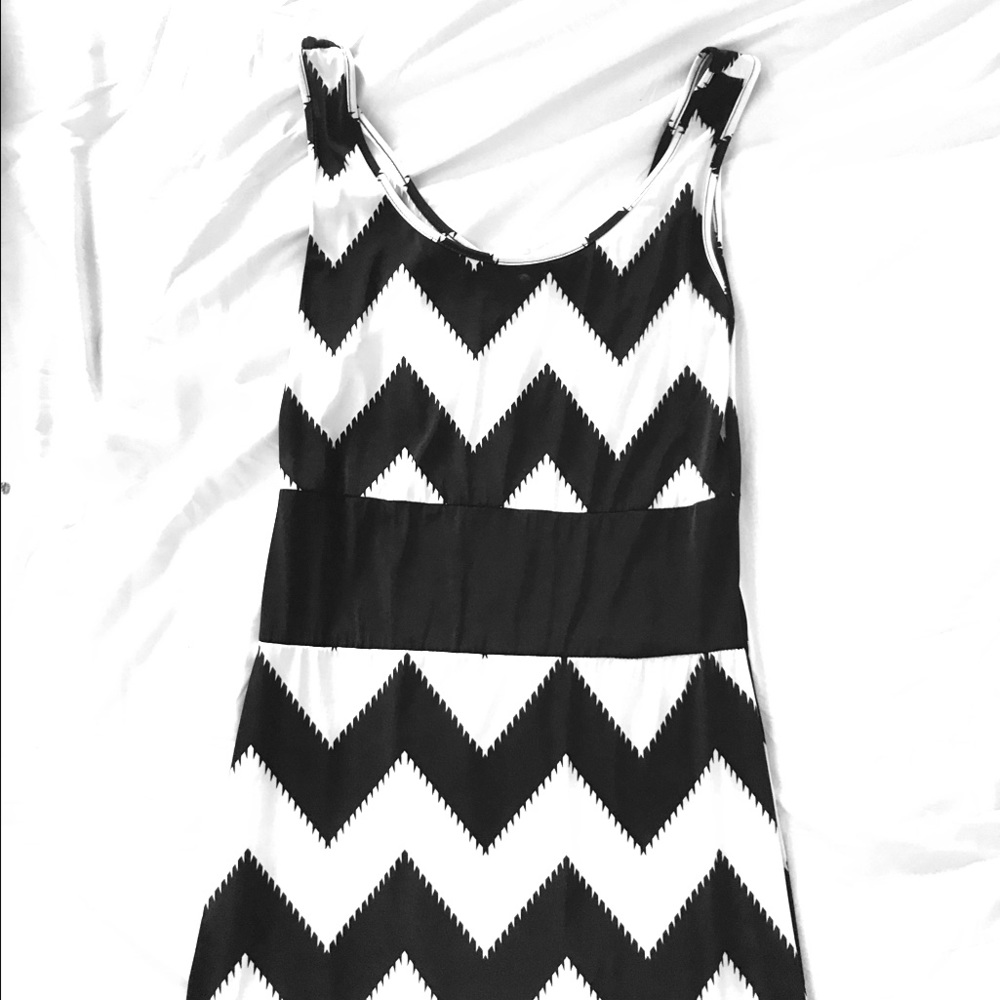 B&W Maxi with Side Slit 🔥🔥