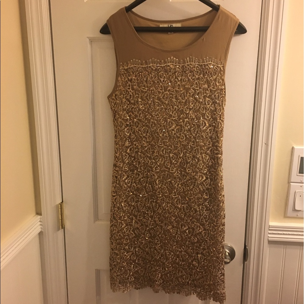 Great gold dress. Size medium. Worn once