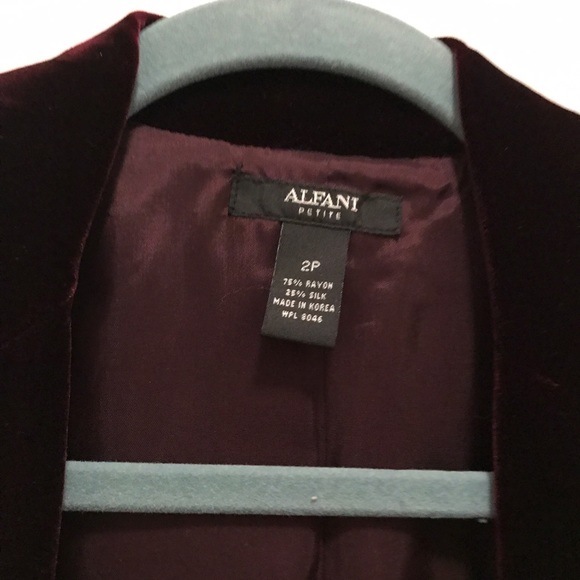 Alfani Petite burgundy blazer  2P NWOT - Picture 2 of 3
