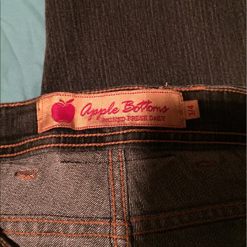 Apple Bottom Jeans 🍎 - Picture 4 of 4