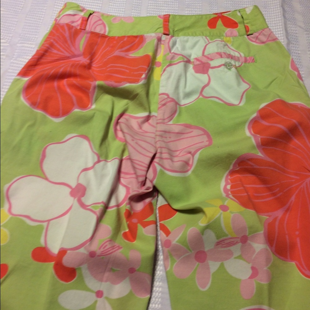 Lilly Pulitzer large flowers capris size 2. - Picture 5 of 8