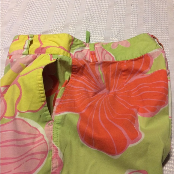 Lilly Pulitzer large flowers capris size 2. - Picture 2 of 8