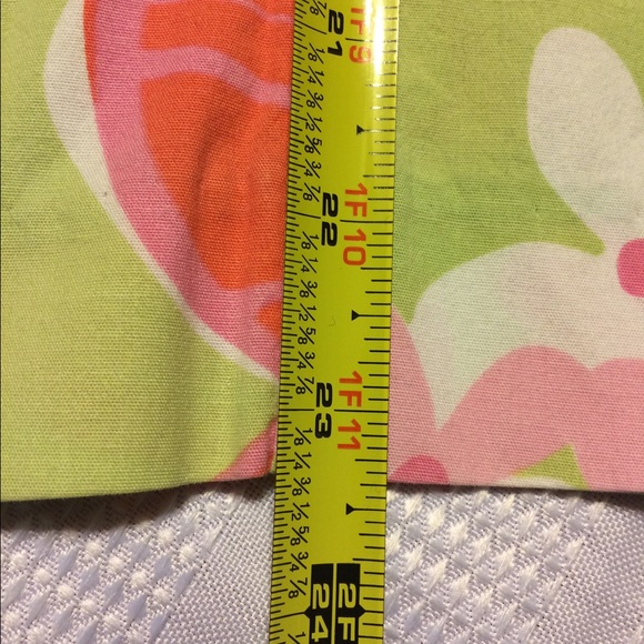 Lilly Pulitzer large flowers capris size 2. - Picture 8 of 8