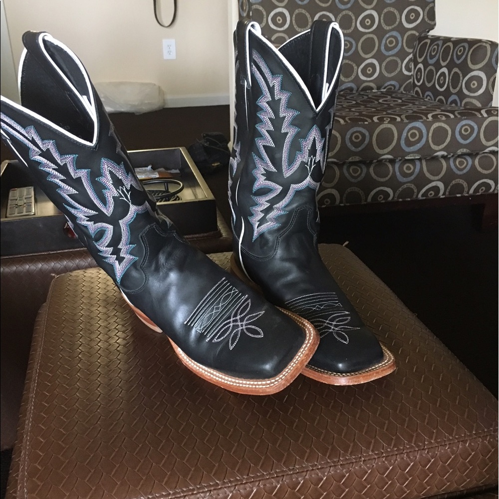 Women's cowboy boots