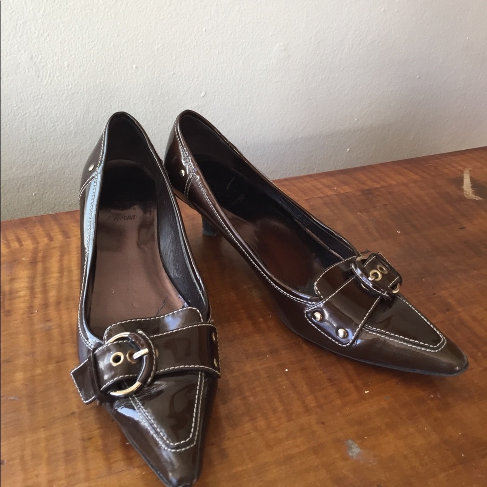 Point toe kitten heel