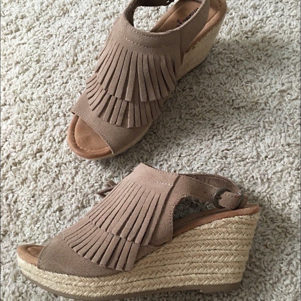 Minnetonka Amara Wedges in Taupe