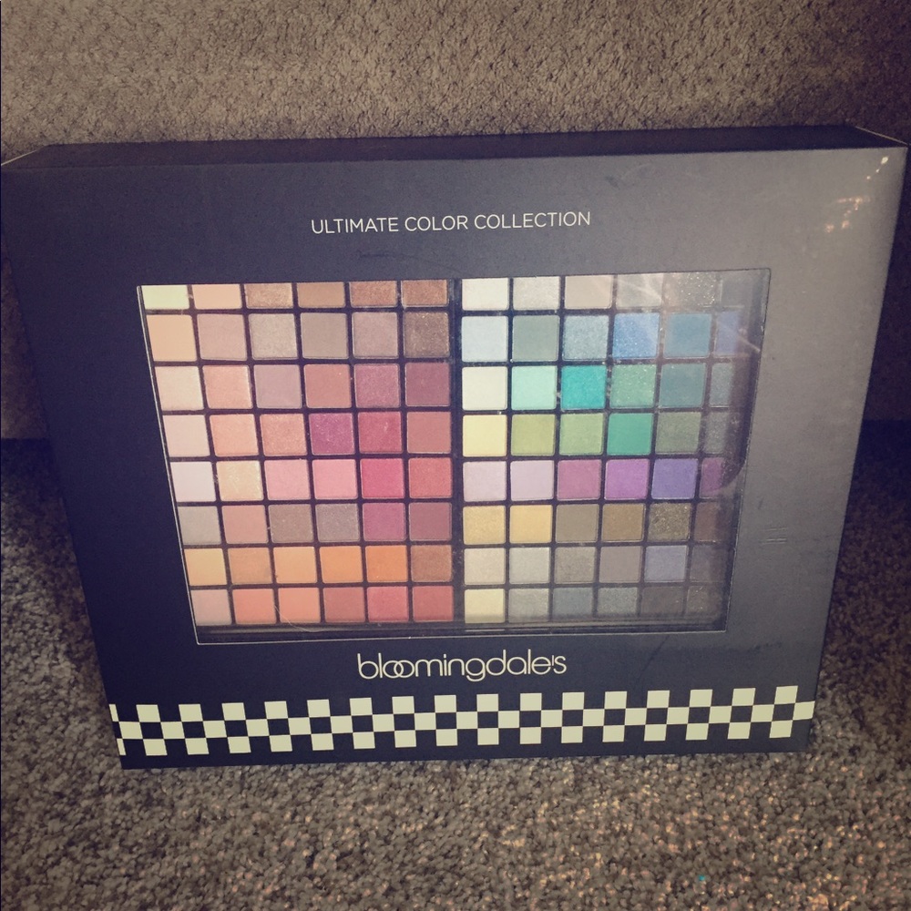 Bloomingdale's Deluxe Makeup Set
