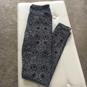 LulaRoe One Size leggings