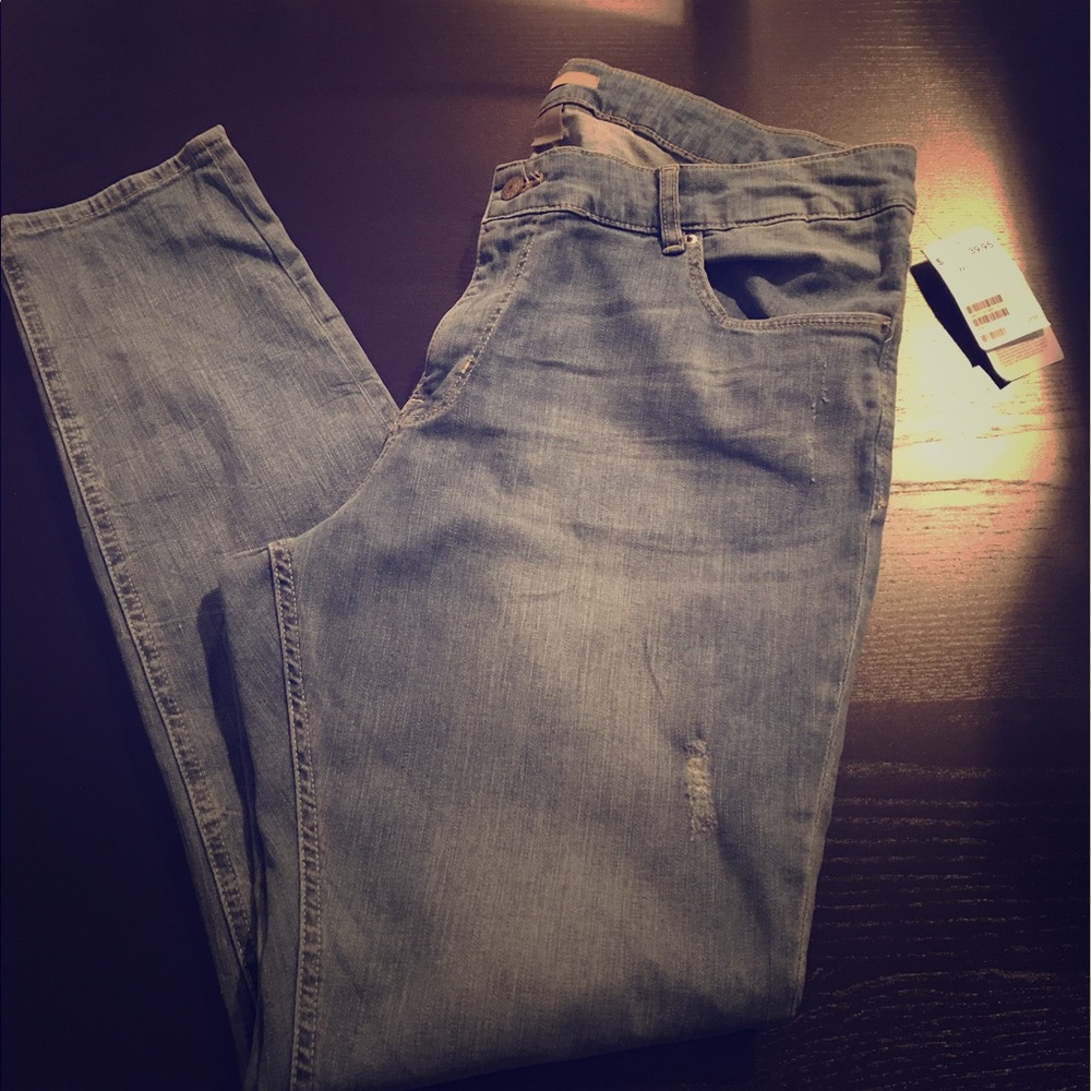 NEVER WORN: H&M Skinny Jeans, Light Wash, Size 18