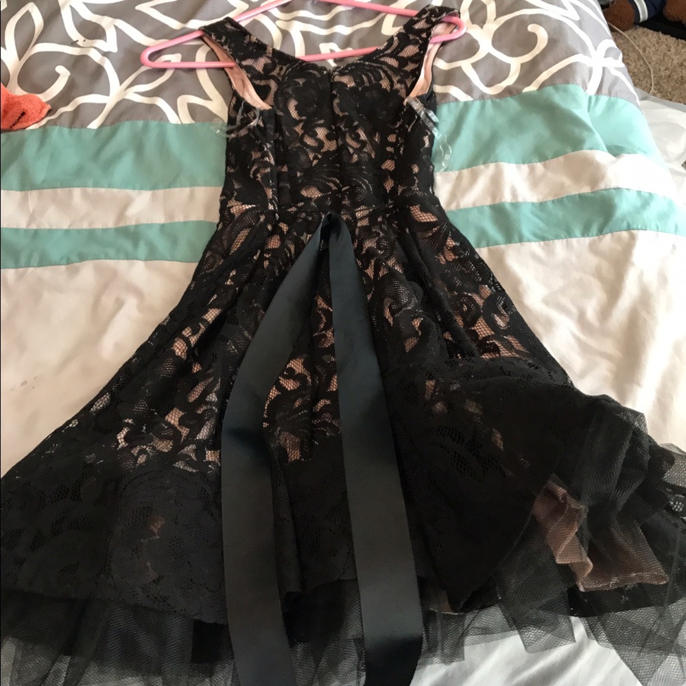 Beautiful black dress. - Picture 2 of 3