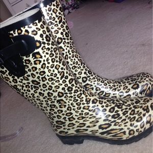 Cheetah print galoshes!!